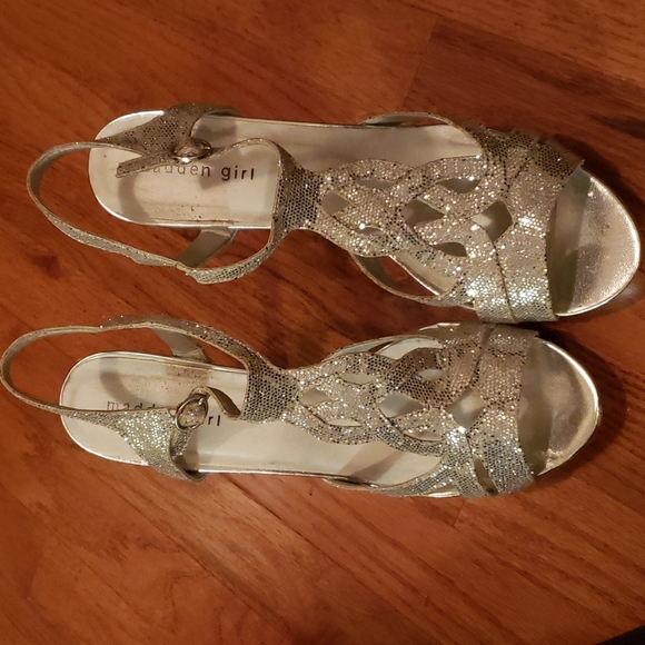 Shoes - Picture 2 of 3